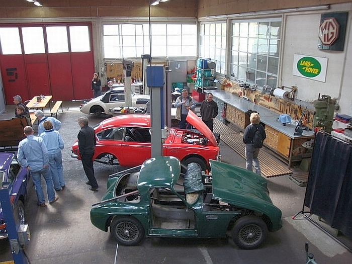 2010-05 Jensen Car Club zu Besuch 009.jpg